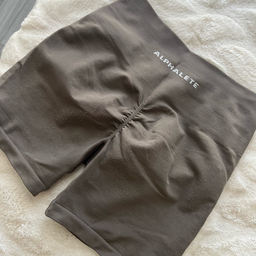 Alphalete - Amplify Short 4.5" - Mocha - S